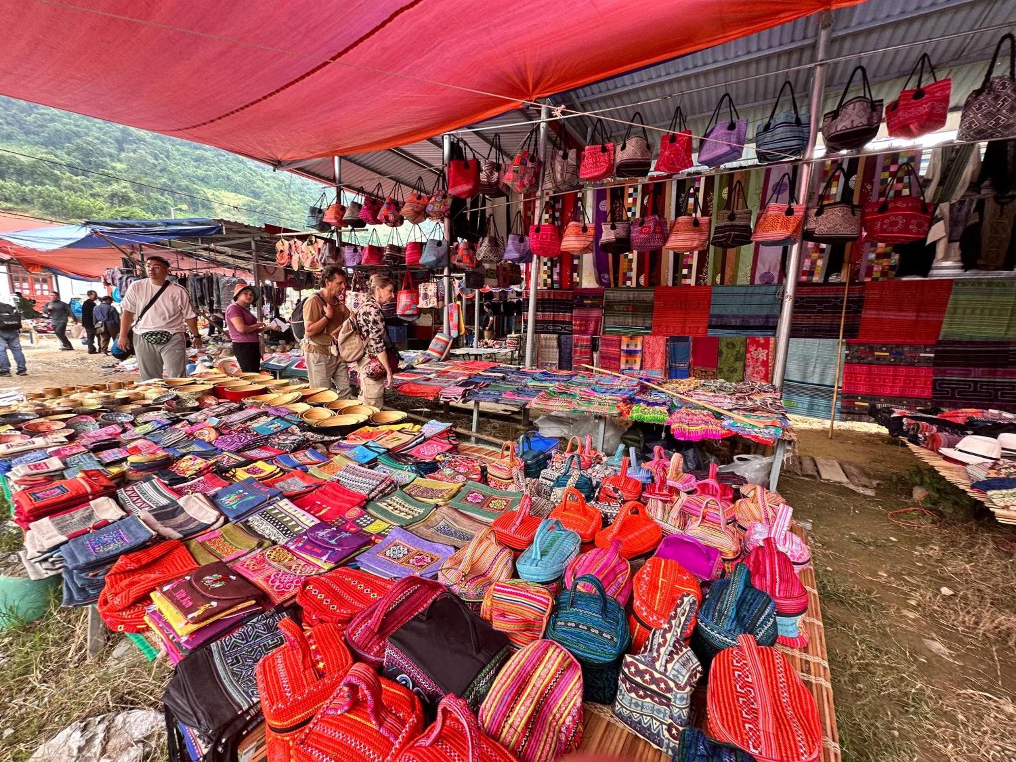 Bac Ha Lodge Retreat Bagian luar foto